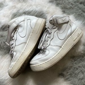 HIGHTOP AIR FORCE 1’s. Good condition. If washed then great condition.